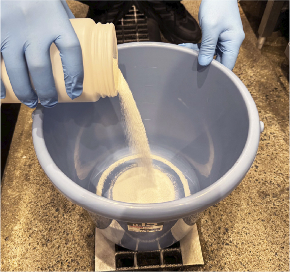 バケツに入れる