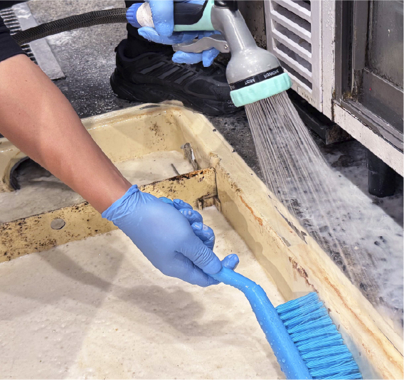 側面も擦り洗いする